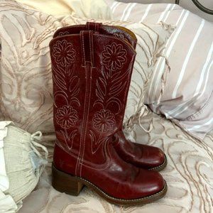 Frye Red Square Toe Campus Style Floral Embroidered Boots Size 7.5